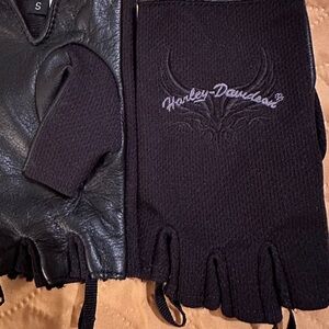Women’s fingerless Harley Davidson driving gloves